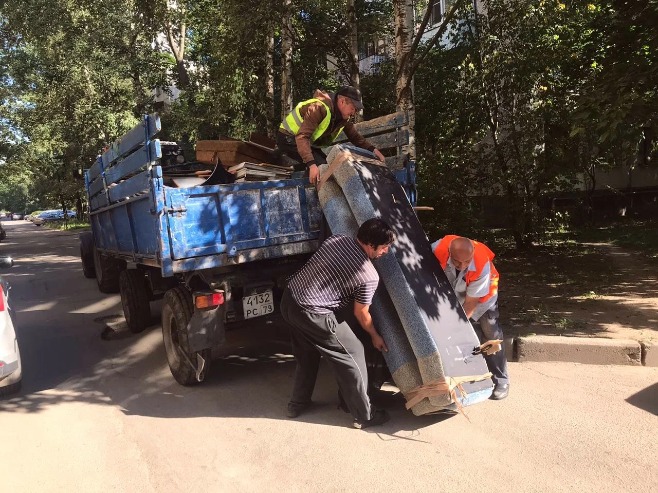 Профессиональный вывоз крупногабаритного мусора в Приморско-Ахтарске в октябре