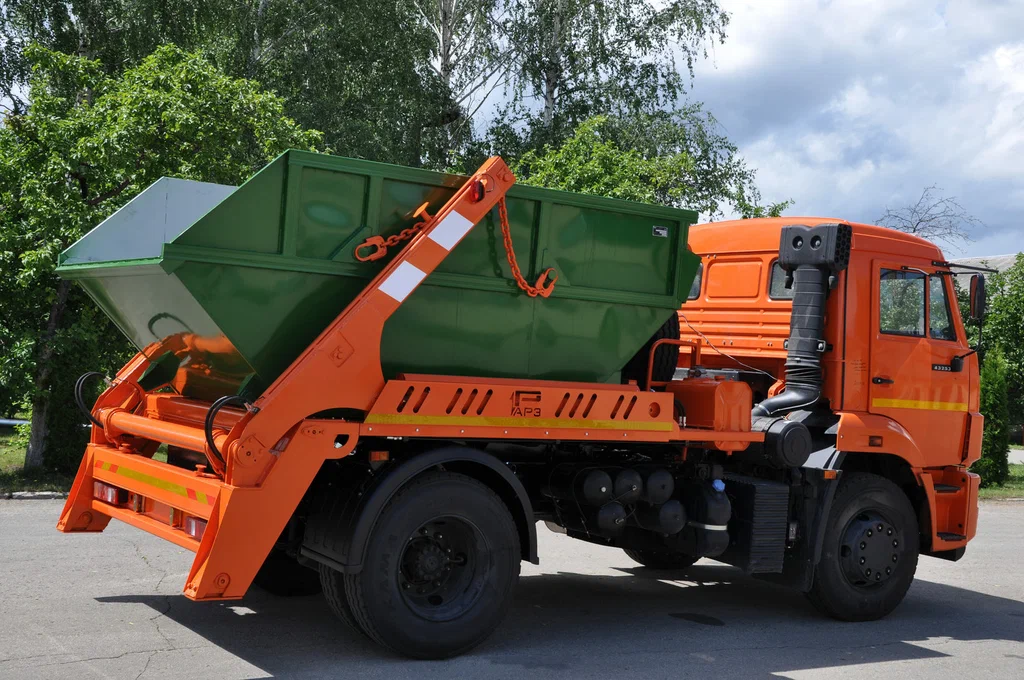 Заказ бункеровоза для вывоза мусора и отходов в Приморско-Ахтарске в октябре
