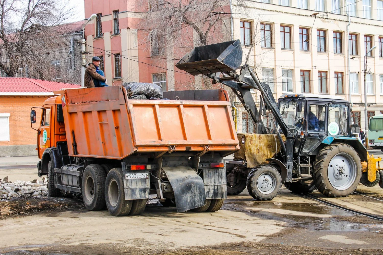 Вывоз мусора Камазом в Приморско-Ахтарске – аренда и заказ Камаза 10 тонн от 2382 руб. в ПроМусор