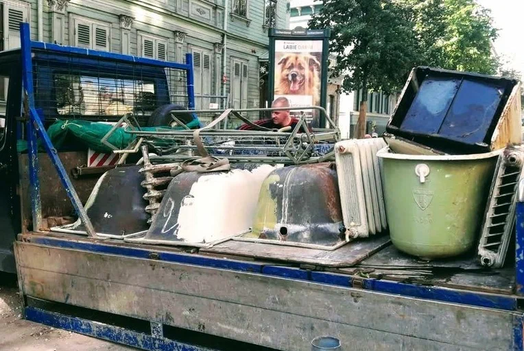 Вывоз старой сантехники в Приморско-Ахтарске от ПроМусор: быстро, недорого от 558 руб., утилизация и грузчики