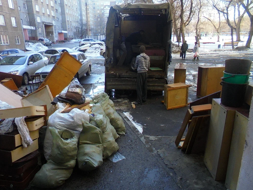 Вывоз мусора из подвала с утилизацией в Приморско-Ахтарске в октябре