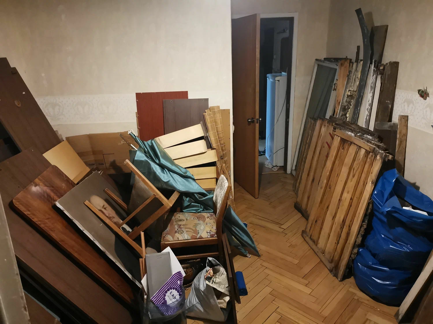 Демонтаж мебели с вывозом и утилизацией в Приморско-Ахтарске в октябре