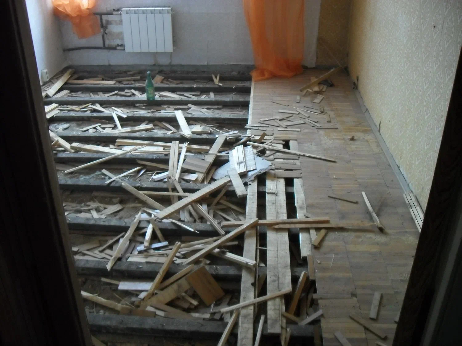 Демонтаж пола с вывозом строительного мусора в Приморско-Ахтарске в октябре